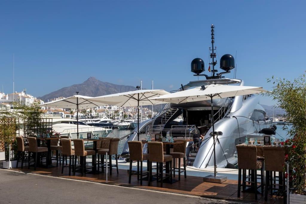 Puerto Banus Luxurious Apartment In The Heart Of The Port Marbella Bagian luar foto