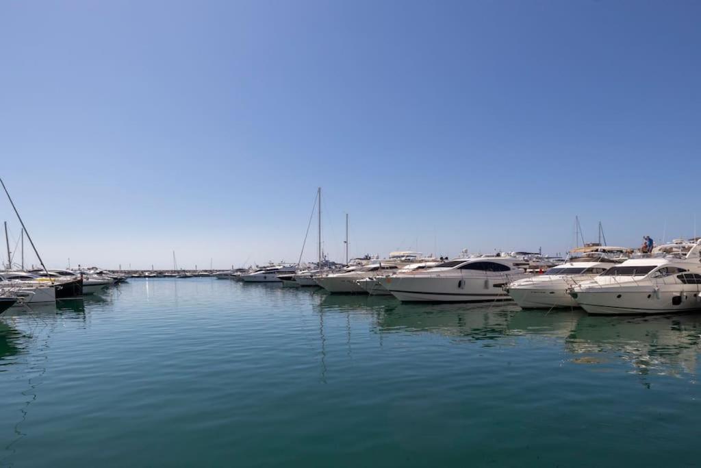 Puerto Banus Luxurious Apartment In The Heart Of The Port Marbella Bagian luar foto