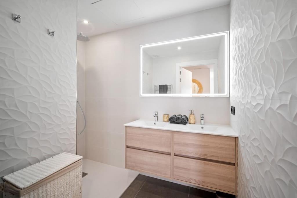 Puerto Banus Luxurious Apartment In The Heart Of The Port Marbella Bagian luar foto