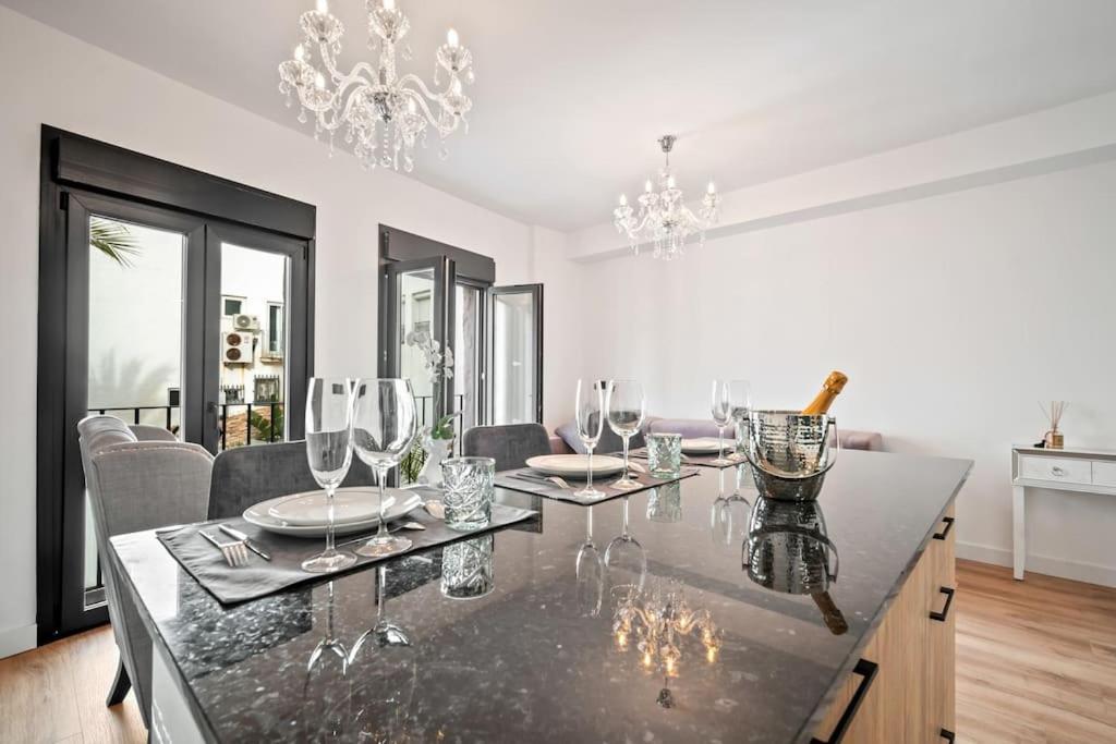 Puerto Banus Luxurious Apartment In The Heart Of The Port Marbella Bagian luar foto